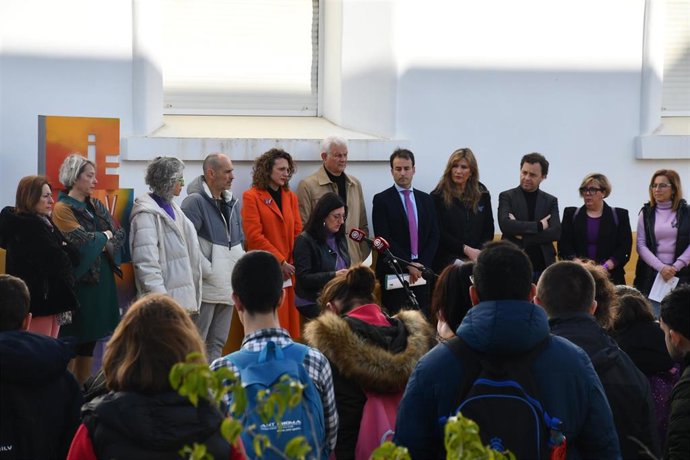 Lectura del manifiesto por el 8M en la Universidad de Huelva.