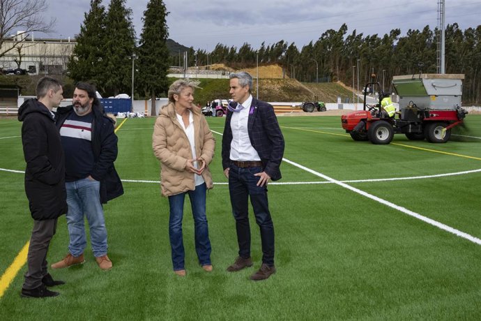 El Vicepresidente, Pablo Zuloaga, Visita Las Obras Del Campo De Fútbol De El Vallegón Junto A La Alcaldesa De Castro Urdiales, Susana Herrán