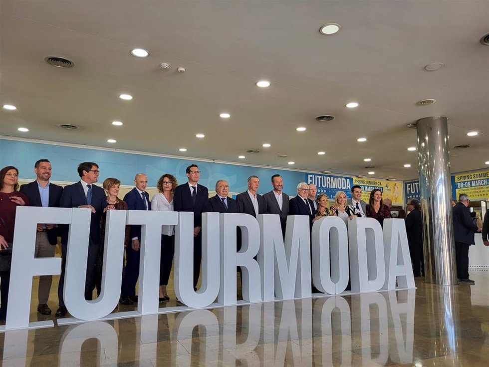 El conseller de Economía Sostenible, Sectores Productivos, Comercio y Trabajo, Rafa Climent, en la 49 edición de Futurmoda.