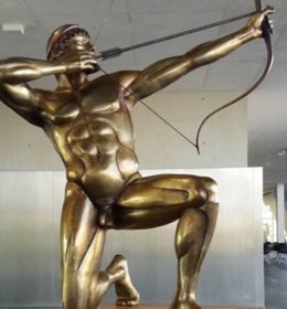 Una de las esculturas de la muestra "Muros. Más allá de los límites"