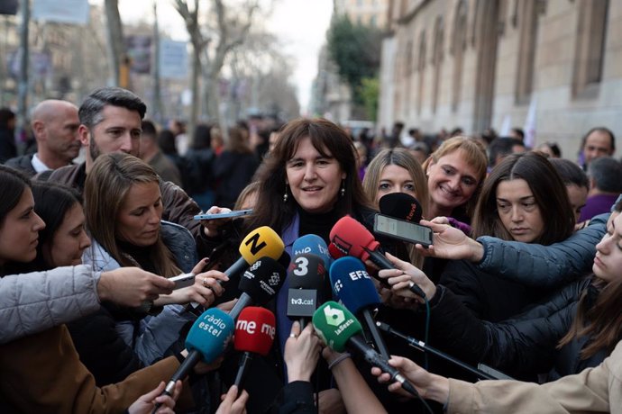 Laura Borrs (Junts) en la manifestació del 8M