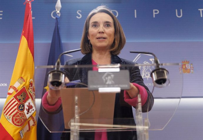 La portavoz del PP en el Congreso, Cuca Gamarra, durante una rueda de prensa posterior a la reunión de la Junta de Portavoces, en el Congreso de los Diputados, a 7 de marzo de 2023, en Madrid (España).