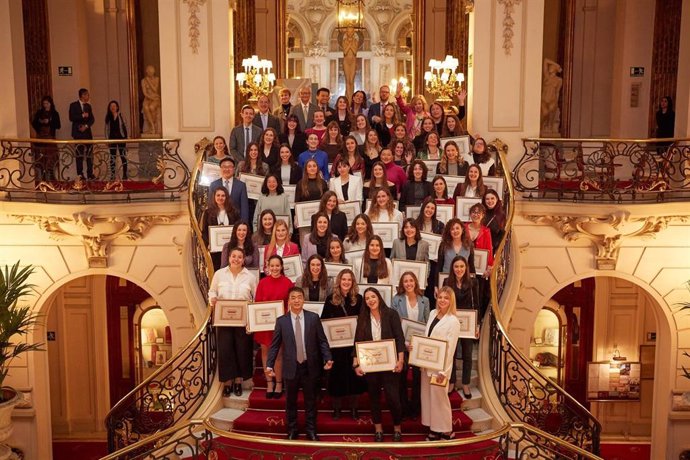 Acto de entrega de 'El Futuro de las TIC Beca', un programa de Huawei junto a  la Fundación Universidad-Empresa para dar ayudas económicas a mujeres estudiantes de disciplinas STEM.