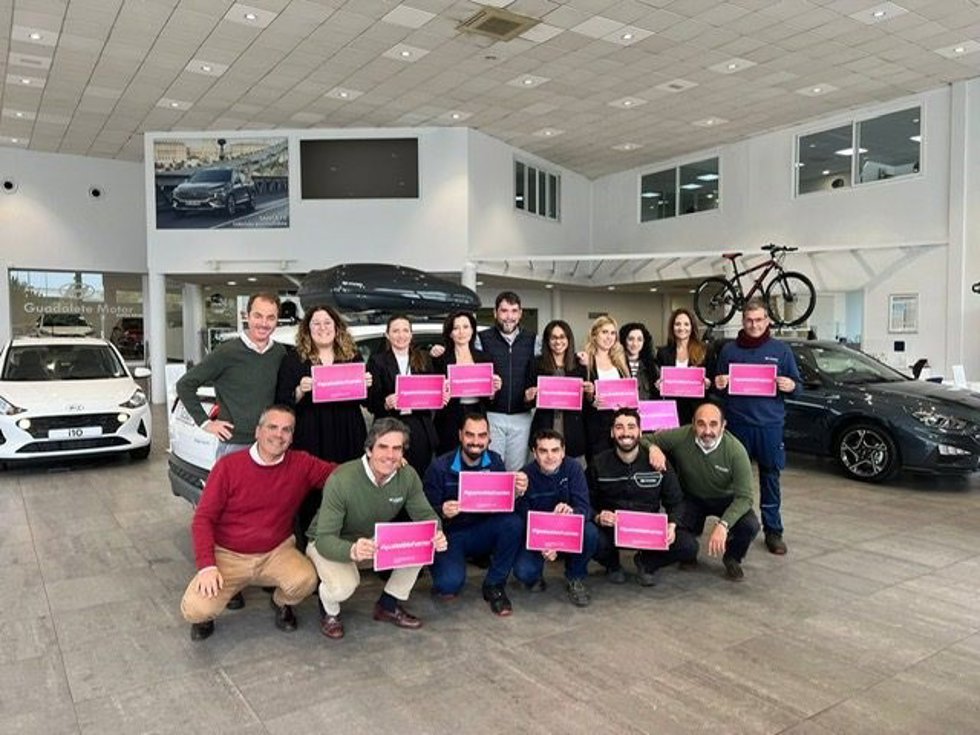 Archivo - Una de las imágenes de la campaña de Faconauto Woman #IgualesMásFuertes