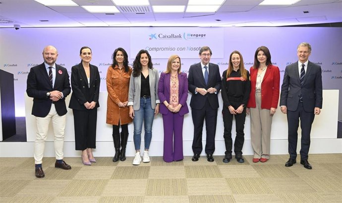 El encuentro 'Compromiso con nosotras' de Caixabank