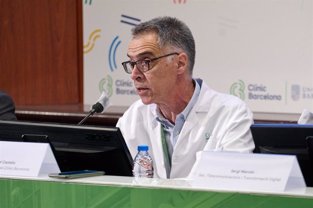 El director médico del Clínic, Antoni Castells, en rueda de prensa el lunes tras el ciberataque
