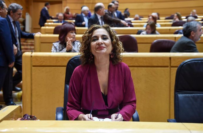 Archivo - La ministra de Hacienda y Función Pública, María Jesús Montero, posa durante el debate de los Presupuestos Generales del Estado (PGE) en el Senado
