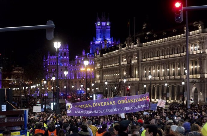 Miles de personas durante una manifestación convocada por la Comisión 8M, por el 8M, Día Internacional de la Mujer, a 8 de marzo de marzo de 2023, en Madrid (España).