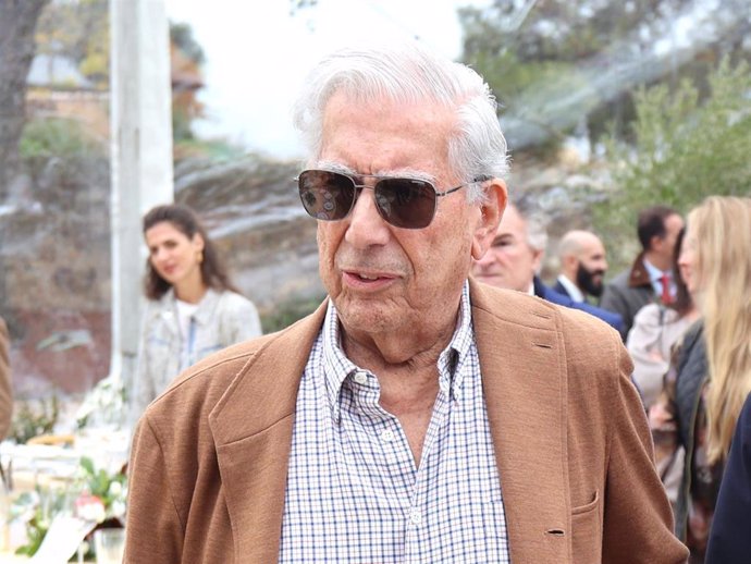Archivo - El escritor Mario Vargas Llosa en imagen de archivo