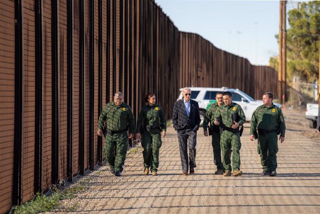 Archivo - El presidente de Estados Unidos, Joe Biden, en la frontera con México en El Paso, Texas