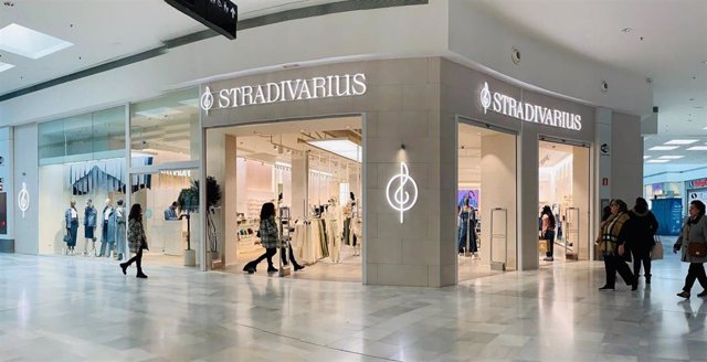 La renovación de Stradivarius introduce, en una superficie de 600 metros cuadrados, un concepto más cómodo y sostenible para proporcionar una mejor experiencia en moda.