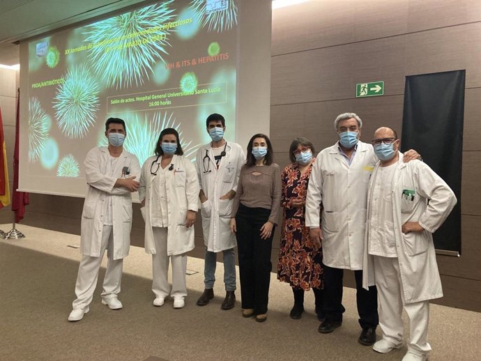 El salón de actos del Hospital Santa Lucía acoge la presentación de las XIX Jornadas de Enfermedades Infecciosas