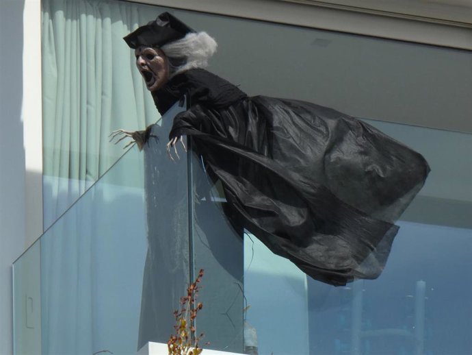 Shakira ha vuelto a colocar la bruja, más erguida que nunca, apuntando directamente a la casa de Joan Piqué y Montserrat Bernabeu