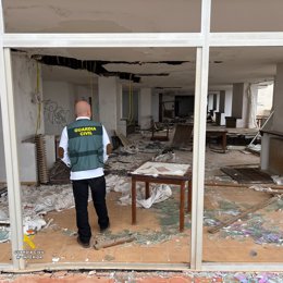 Desperfectos tras el robo en un hotel cerrado de Mojácar (Almería).
