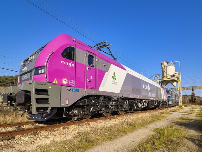 Locomotora 'Cero CO2' de Renfe Cercanías en Asturias