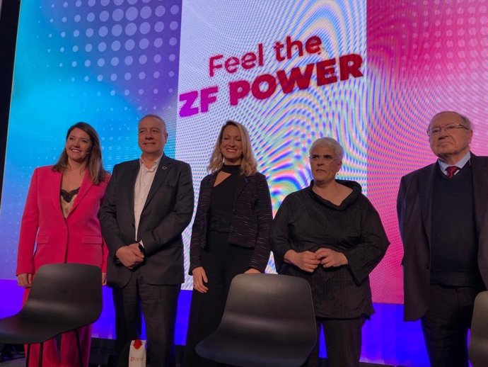 (I-D) Blanca Sorigué, Pere Navarro, Maria Eugnia Gay, Montserrat Pineda Y José Luis Bonet En La Inauguración De La Tercera Edición De La Barcelona Woman Acceleration Week.