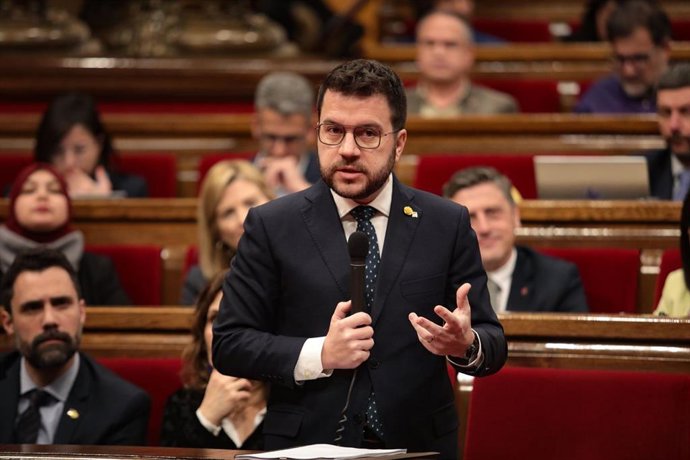 El presidente de la Generalitat, Pere Aragons, en la sesión de control en el pleno del Parlament