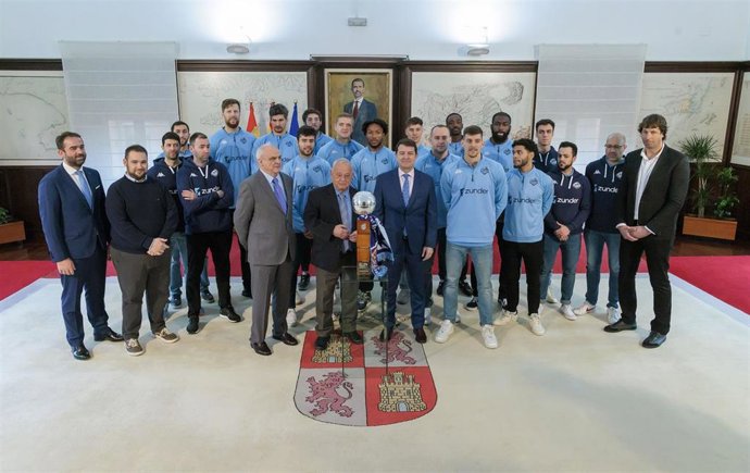 Fernández Mañueco en la recepción oficial al Zunder Palencia