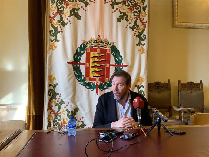 El alcalde de valladolid durante el encuentro de este jueves con los medios.