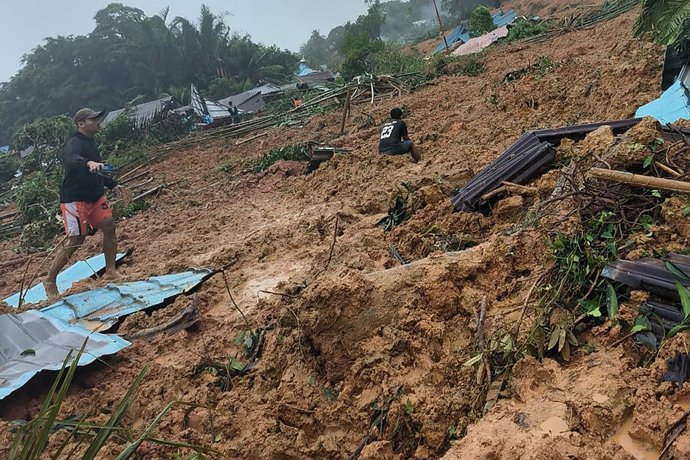 Corrimiento de tierra en el distrito de Serasan, en las islas Riau de Indonesia