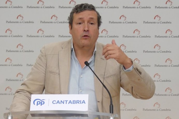 Archivo - El portavoz parlamentario del PP, Íñigo Fernández.