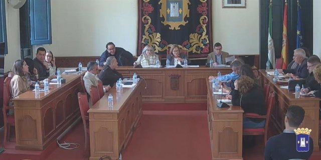 Archivo - Corporación local de Níjar (Almería) en sesión plenaria