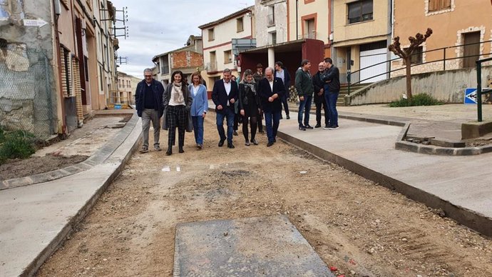 El consejero de Vertebración del Territorio, Movilidad y Vivienda del Gobierno de Aragón, José Luis Soro, visita las obras que se están desarrollando en la travesía de Sástago.