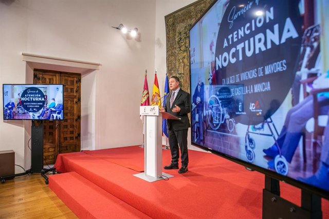El presidente autonómico, Emiliano García-Page, presenta en Toledo, el Servicio Nocturno de la Red de Viviendas de Mayores de Castilla-La Mancha.