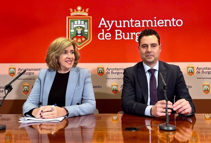 La presidenta de Patrimonio Nacional, Ana de la Cueva, y el alcalde de Burgos, Daniel de la Rosa.