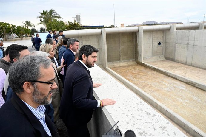 El presidente del Gobierno regional, Fernando López Miras, en la inauguración del nuevo tanque ambiental de Torre Pacheco