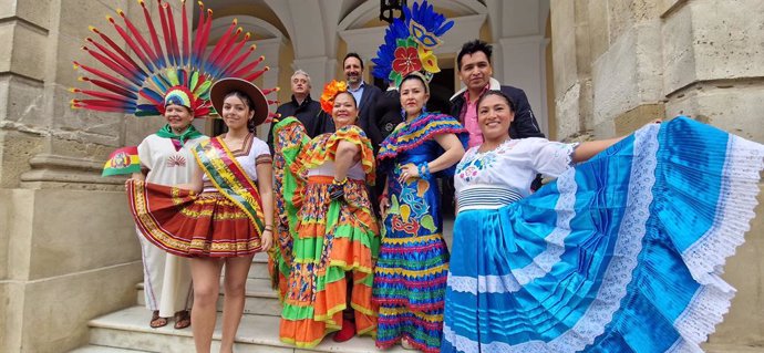 Presentación del VII Carnaval Boliviano e Iberoamericano que se celebrará este sábado 11 de marzo en Sevilla.