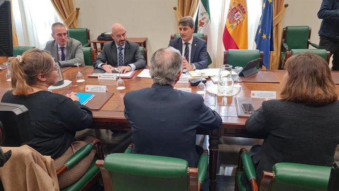 El delegado del Gobierno de España en Andalucía, Pedro Fernández, durante la reunión en Málaga de la Comisión Interadministrativa para la recepción y acogida de ciudadanos ucranianos