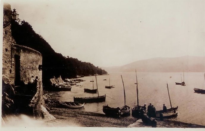 Imagen de vela latina en la Ría del Eo.