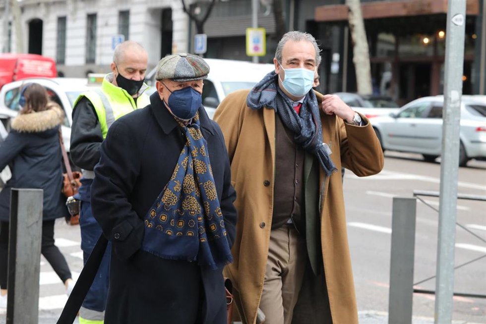 Archivo - El que fuera jefe de la Unidad de Asuntos Internos (UAI) Marcelino Martín-Blas (i) a su llegada para declarar por la investigación sobre el operativo 'Kitchen' en un juicio celebrado en la Audiencia Nacional, Madrid, (España), a 8 de febrero d