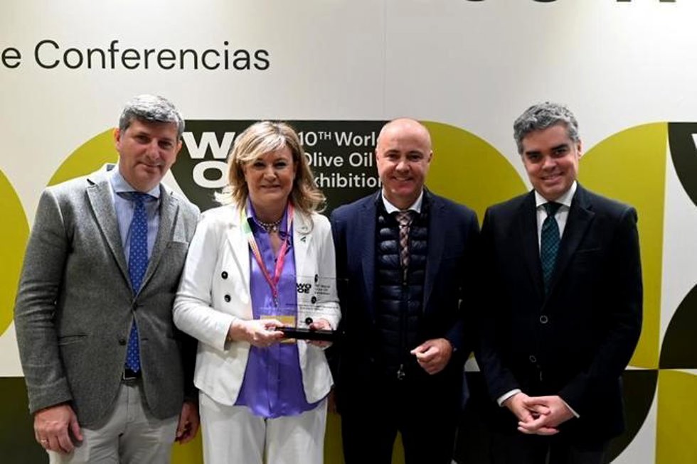 Cristina de Toro recoge el premio.