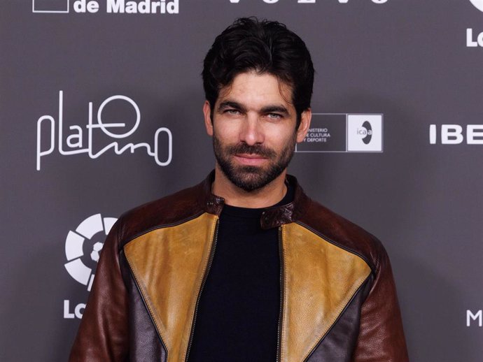 El actor Rubén Cortada posa en el photocall previo a la lectura de nominaciones de la X Edición Premios Platino en la Fundación Española del Corazón, a 9 de marzo de 2023, en Madrid (España).
