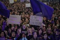 Las convocantes de las manifestaciones del 8M de Madrid hablan de satisfacción y "éxito" pese a descender la asistencia