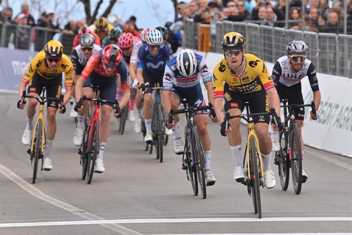 El ciclista esloveno Primoz Roglic (Jumbo-Visma) ganó este jueves la cuarta etapa de la Tirreno-Adriático, disputada entre Greccio y Tortoreto sobre 218 kilómetros