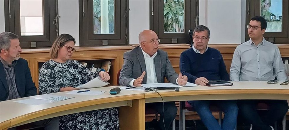 El director general de Relaciones Exteriores del Gobierno de Canarias, Juan Francisco Trujillo, con representantes de ONG,s  en el archipiélago