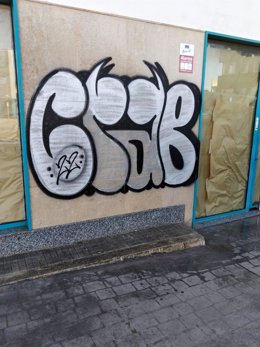 Archivo - Grafiti en una propiedad privada de Palma