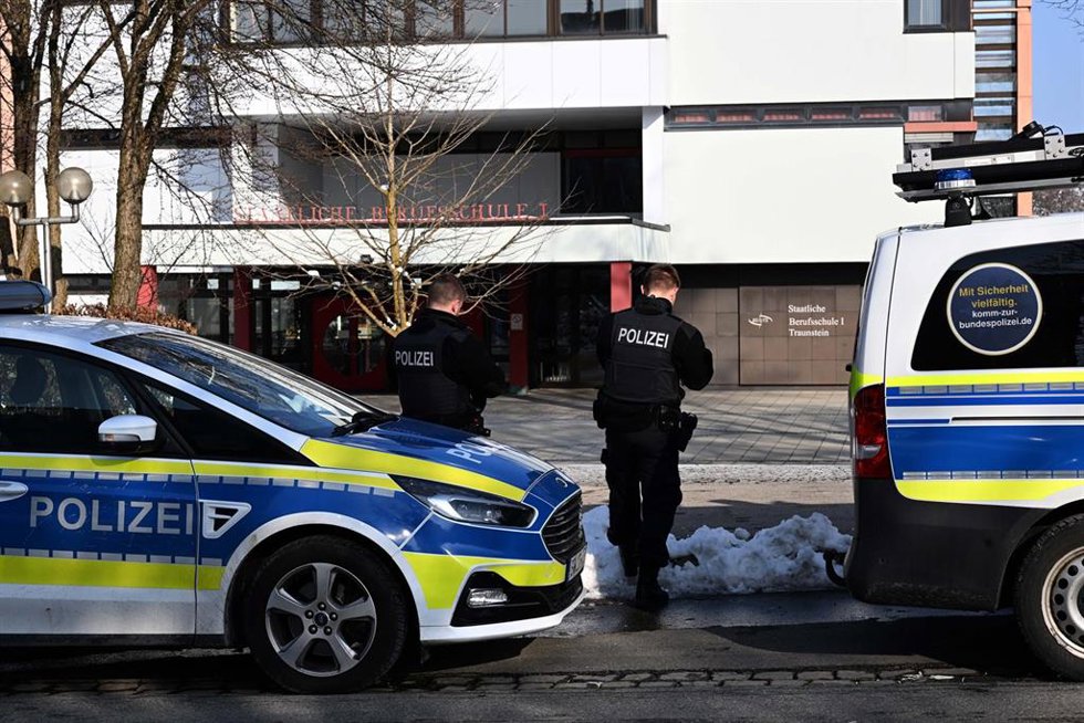 Vehículos y agentes de la Policía alemana