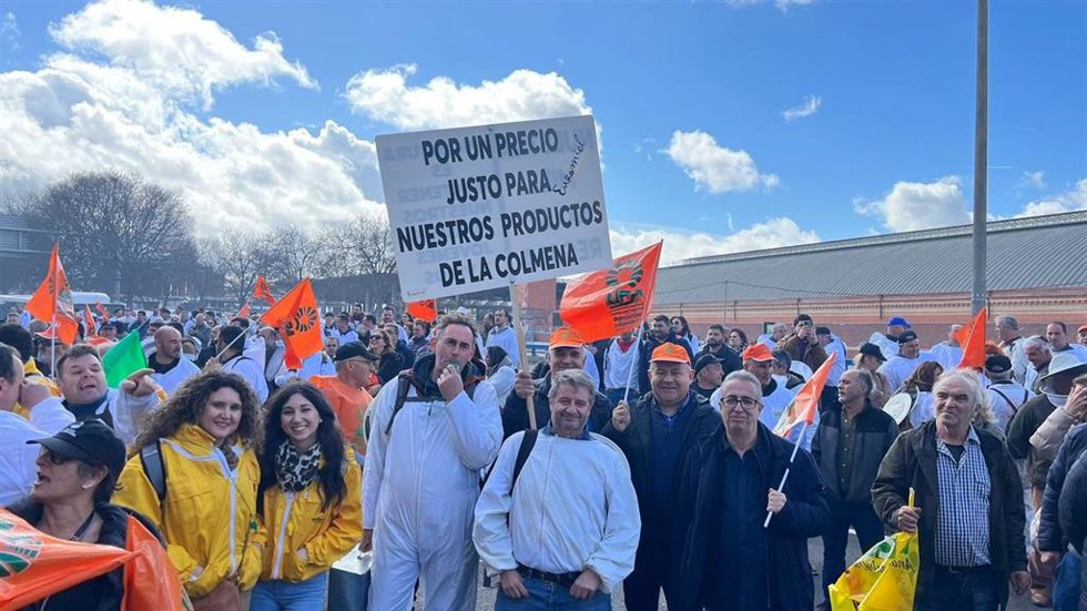 Representantes de UPA-UCE Extremadura en la manifestación en Madrid para reclamar mejoras para el sector de la apicultura