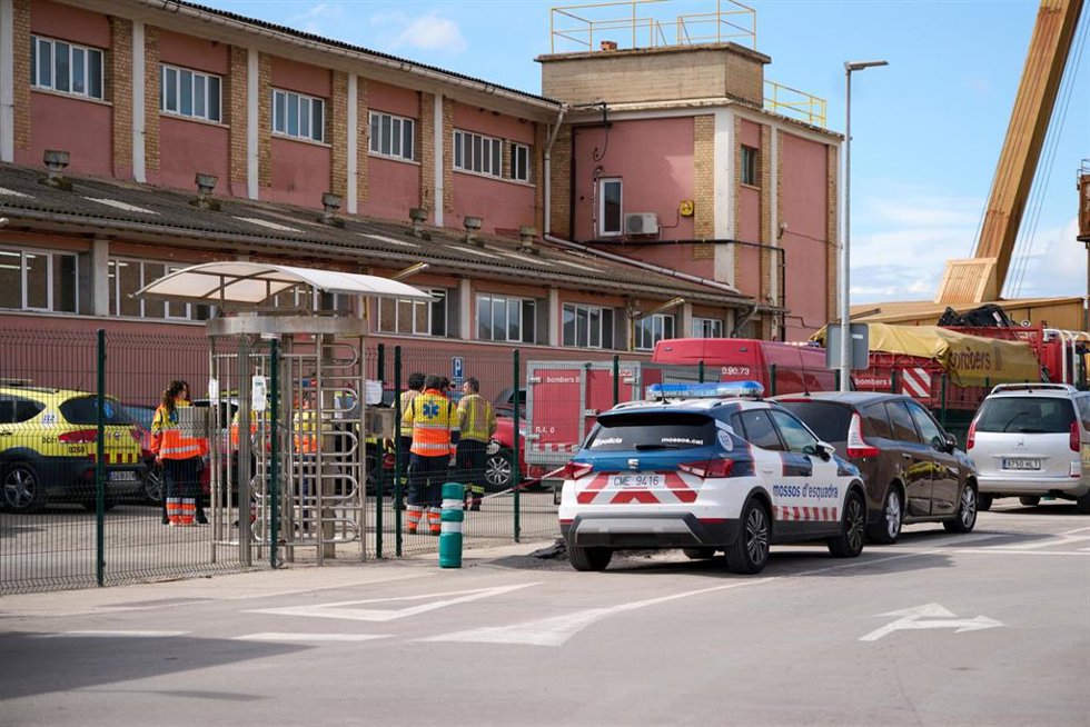 Servicios de emergencias y policía en la mina donde han fallecido un geólogo y dos estudiantes del máster de la Universidad Politécnica de Cataluña (UPC) por un desprendimiento de liso, a 9 de marzo de 2023, en Súria, Barcelona, Cataluña, (España).