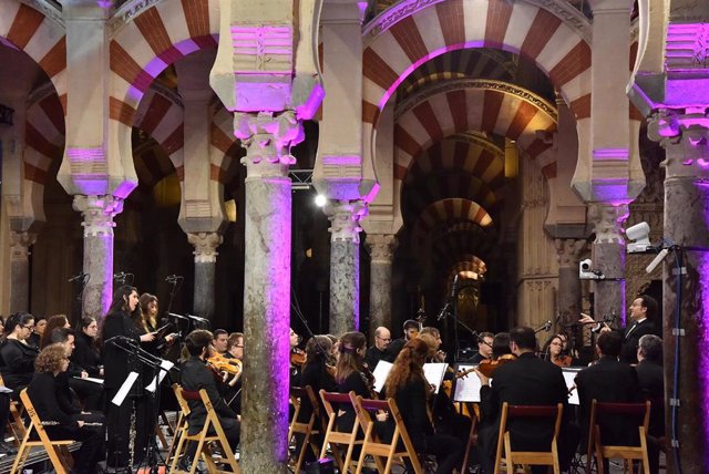 Archivo - Un concierto celebrado en el interior de la Mezquita-Catedral, en una imagen de archivo.