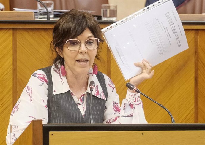 La parlamentaria del PSOE-A María Ángeles Prieto interviene en el Pleno de la Cámara andaluza.
