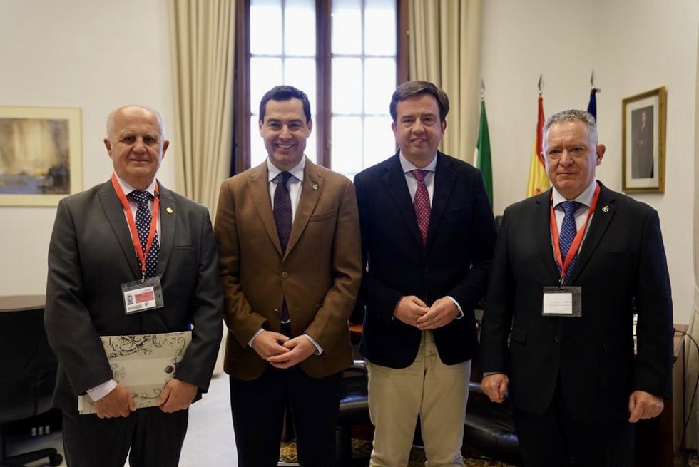 Moreno y Fernández, entre Ramírez y Millán, en el despacho del presidente de la Junta.