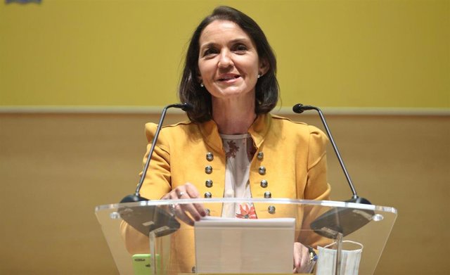 Archivo - La ministra de Industria, Comercio y Turismo, Reyes Maroto