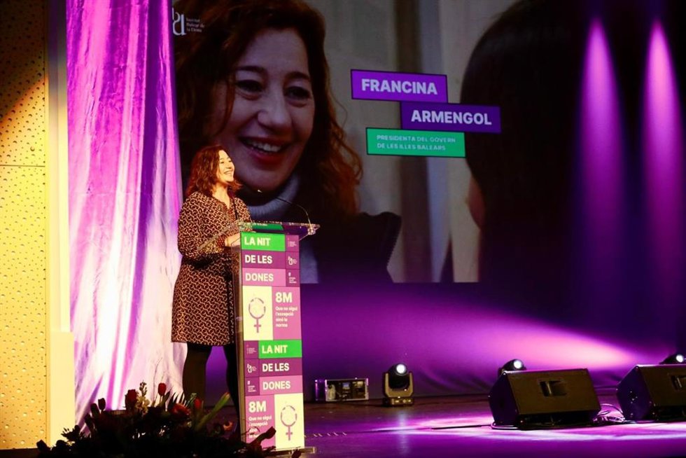 La presidenta del Govern, Francina Armengol, durante la 'Nit de les Dones'.