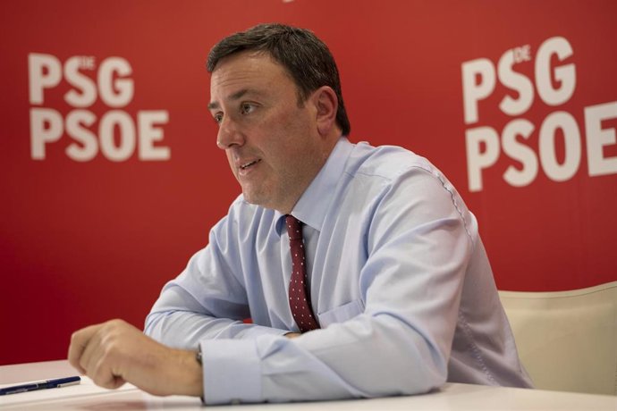 Archivo - El nuevo secretario general del PSdeG, Valentín González Formoso, durante una entrevista con Europa Press, a 10 de febrero de 2022, en Santiago de Compostela, A Coruña, Galicia (España). Formoso, que además es presidente de la Diputación de A 