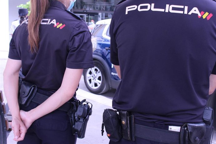 Archivo - Agentes de Policía Nacional